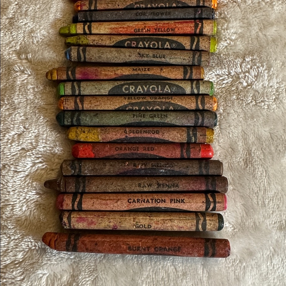 Vintage Crayola Binney and Smith Assorted Crayons 25 - Picture 4 of 5
